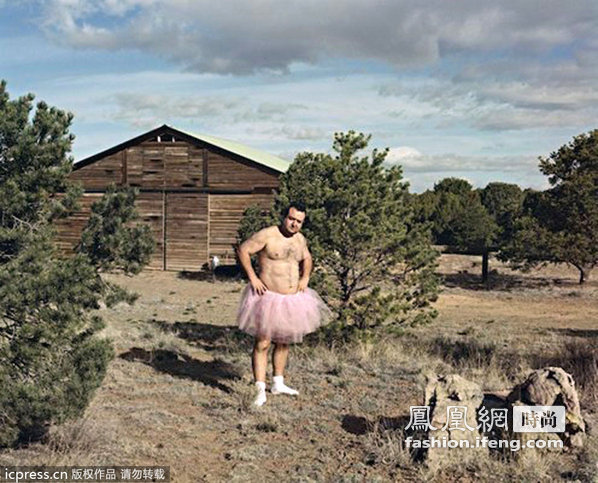 男子穿蓬蓬裙拍写真 为爱妻抗癌筹善款
