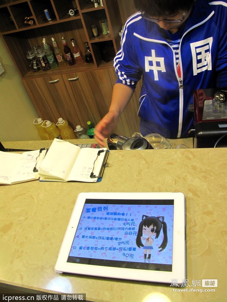 大学生开“动漫”咖啡厅 女仆为你日语服务