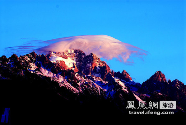 玉龙一跃入金沙 美丽的玉龙雪山