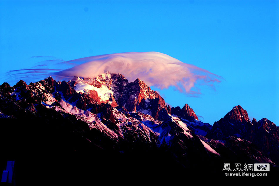 玉龙一跃入金沙 美丽的玉龙雪山