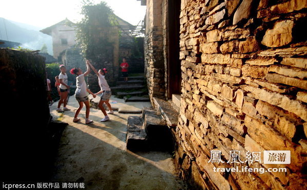 广西融安百年“石板村”全村皆石成石的世界
