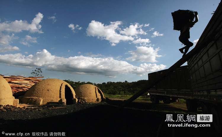 亚马逊纪实第二季：世界最大热带雨林被滥伐炼钢造车