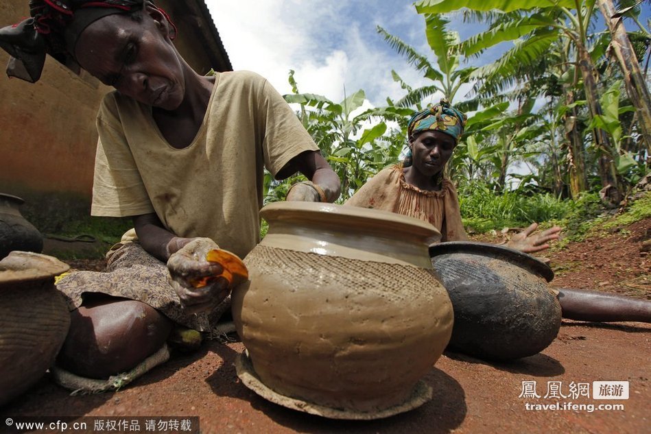 走近卢旺达原始部族的陶工生活