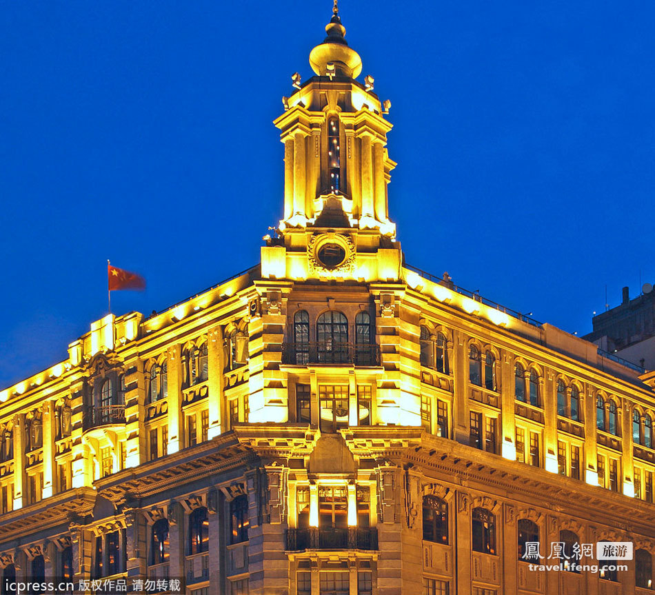 上海滩建筑夜景 比白昼更艳丽多姿