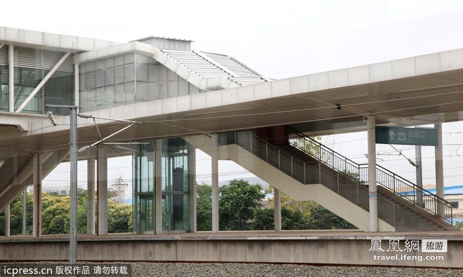 南京高铁站被曝建成就废 知情者称开通就亏损