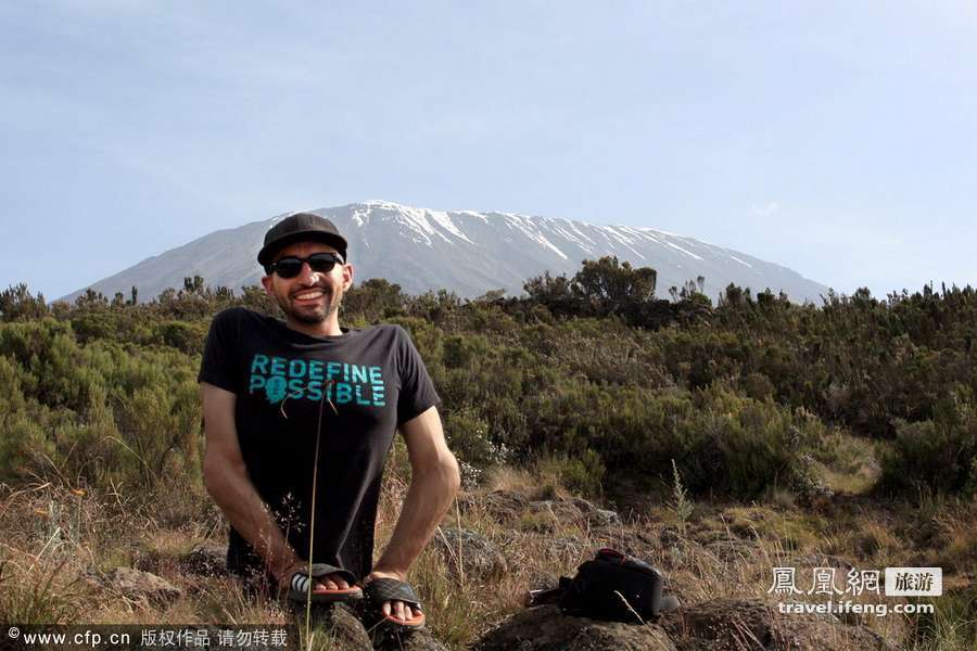 加拿大双腿截肢男子成功登顶乞力马扎罗山