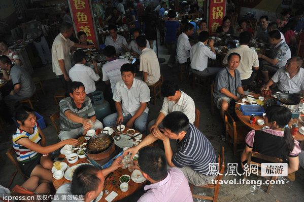 广西玉林“荔枝狗肉节”现场遭抵制