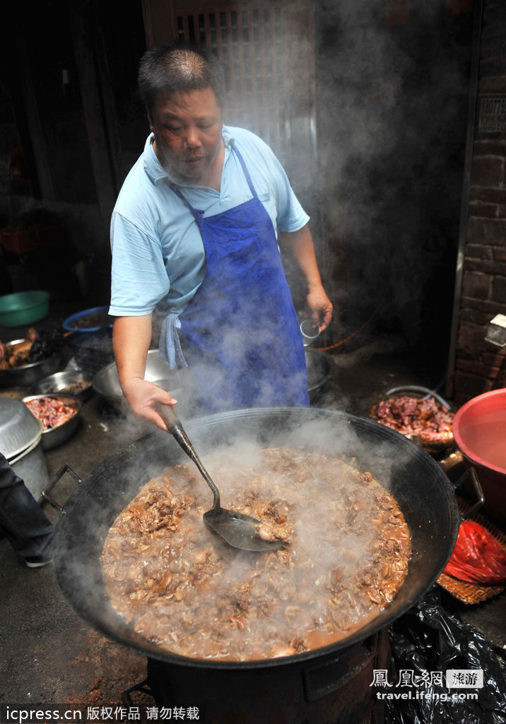 广西玉林“荔枝狗肉节”现场遭抵制