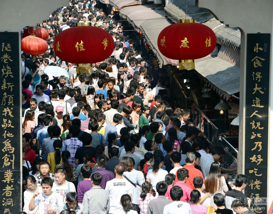 拥挤的国庆节【组图】 http://hsgds2004.blog.163.com - 擎天一柱 - 擎天一柱的博客 拥挤的节日【组图】 - 深瞳渊源 - 深瞳渊源,品味经典!!!