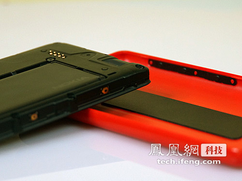 诺基亚Lumia 820评测:可更换后壳 售3499元_新