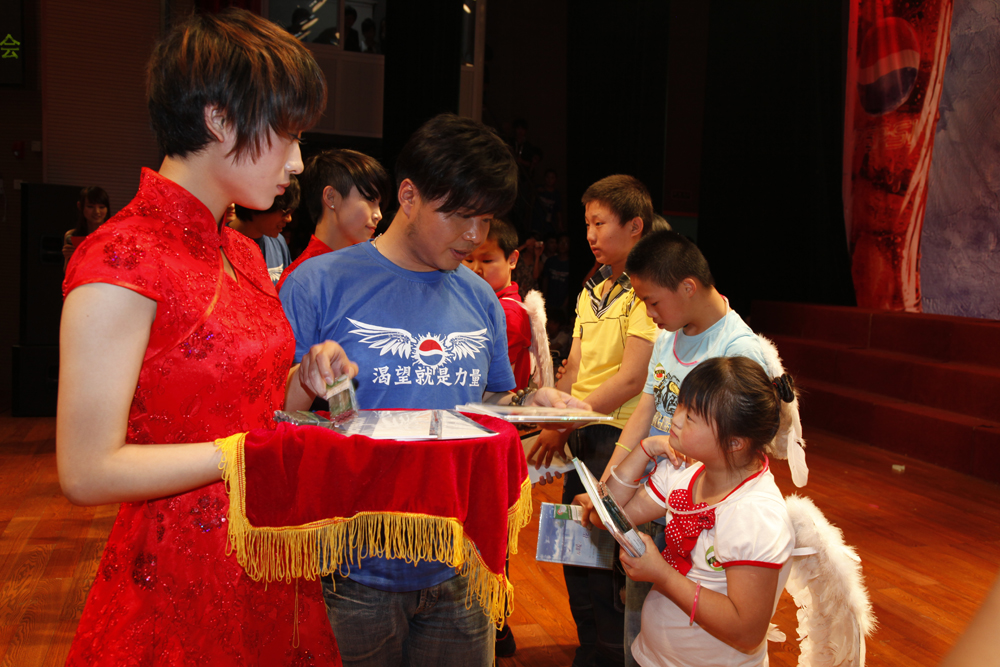 水木年华感谢苏州大学生 为渴望就是力量再累