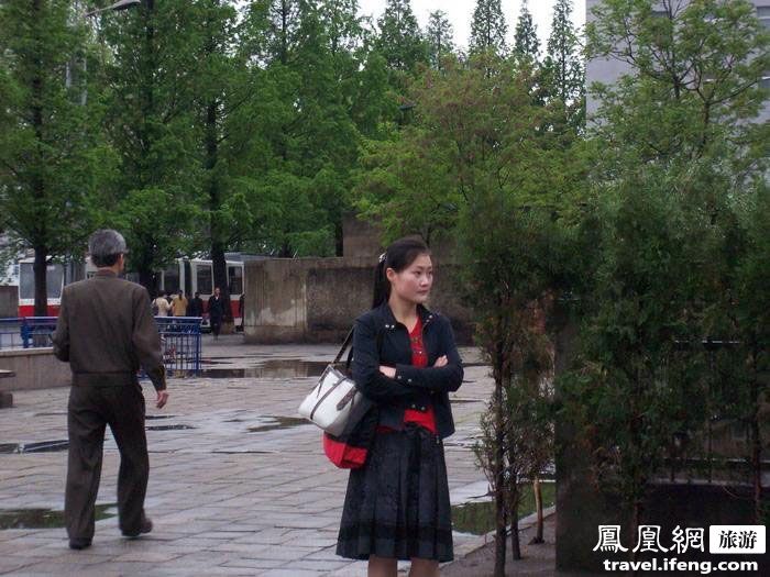拍摄朝鲜街头女性+从着装看当地人民生活水平