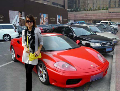 近日,在网上一则80后富家女炫富炫豪车引起了网友的关注.