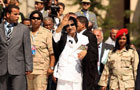 吕宁思：卡扎菲集“领袖”“流氓”一身