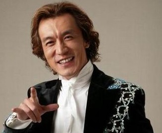 央视著名电视主持人李咏