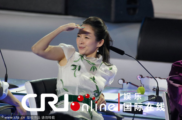 章子怡录《最强音》当众“调戏”陈奕迅 与罗大佑摸手热聊不惧撒贝宁吃醋