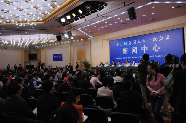 一线工人农民代表谈履职记者会现场