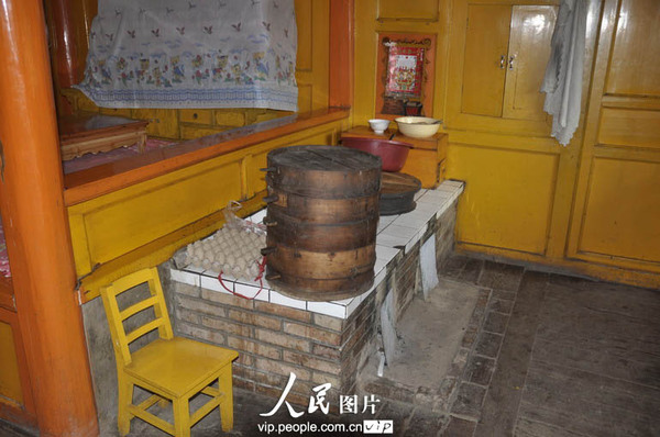藏区传统、节能的连锅炕。