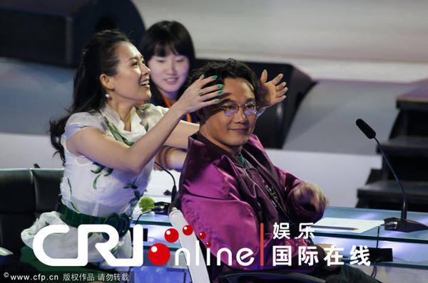 章子怡录《最强音》当众“调戏”陈奕迅 与罗大佑摸手热聊不惧撒贝宁吃醋