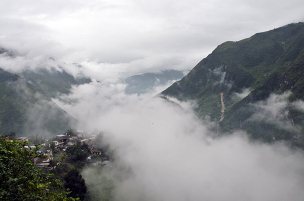 云南彝良高山峡谷雾霭风光醉游人_旅游频道_凤凰网