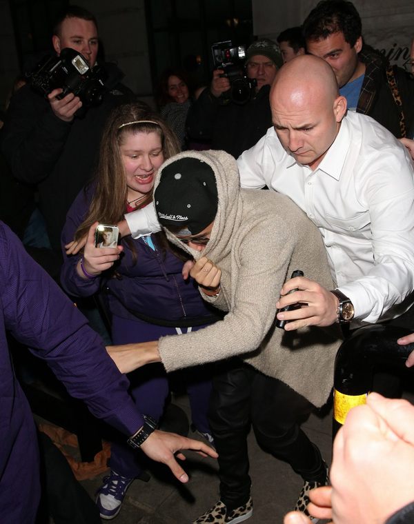 贾斯汀·比伯携新绯闻女友ella庆生