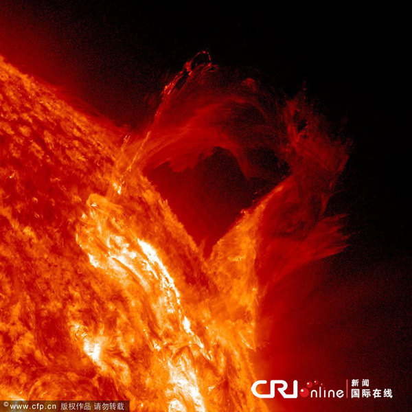 NASA发布最新日珥图 大团粒子云在太阳表面盘