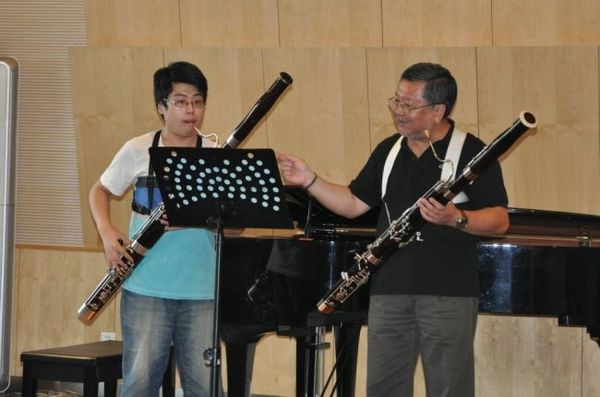 新加坡音乐学院教授来校授课