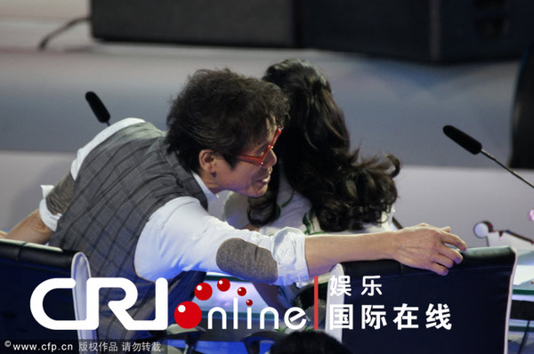 章子怡录《最强音》当众“调戏”陈奕迅 与罗大佑摸手热聊不惧撒贝宁吃醋