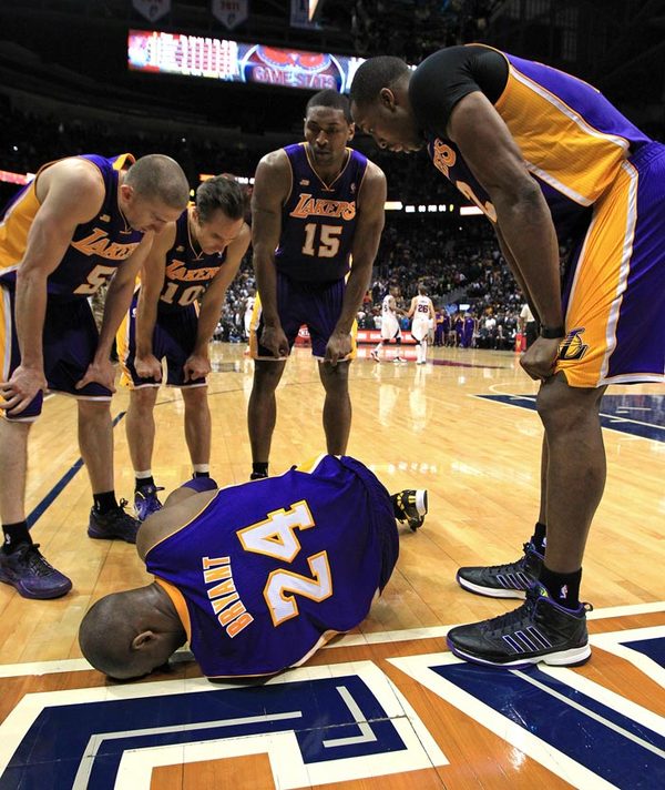 科比,你肿么了?--3月14日,2012-2013赛季NBA