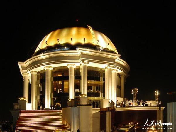 The Dome at lebua莲花圆顶早在2005年康德纳斯旅行者热选名单脱颖而出，并以高度隐私保密的服务著名，上流社会人士及名流皆为常客。