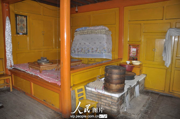 藏区传统、节能的连锅炕。