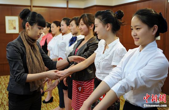 海航招聘空乘 多省美女帅哥争当空姐空少