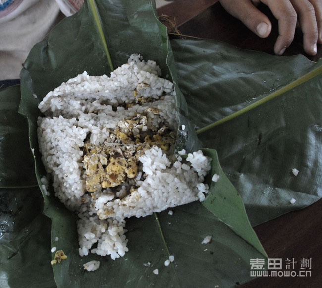 高清大图:山区孩子的午饭