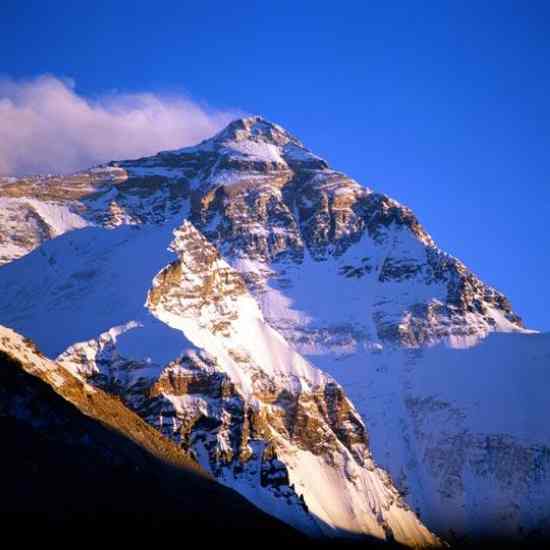珠穆朗玛峰珠穆朗玛峰(qomolangma),简称珠峰,又意译作圣母峰,尼泊尔