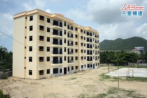 集资楼建在操场旁