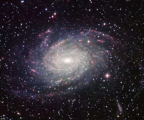 这张旋涡星系ngc 6744的俯瞰图,正好展示了从宇宙中观看银河系的样子.