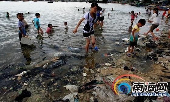 海南临高新盈渔港垃圾围村 触目惊心