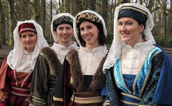 荷兰的传统民族服装节