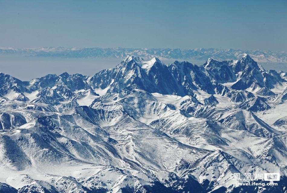 高清:大美之至 航拍新疆的雄伟雪山_旅游频道_凤凰网