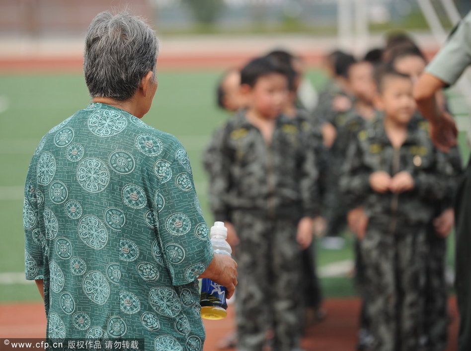 高清大图:从军训看中韩小学生差别