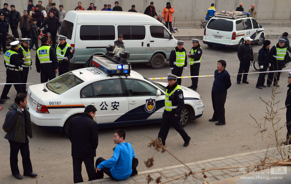 北京市海淀:路人與道奇公羊越野車車主爭執後被車主駕車軋死(組圖)