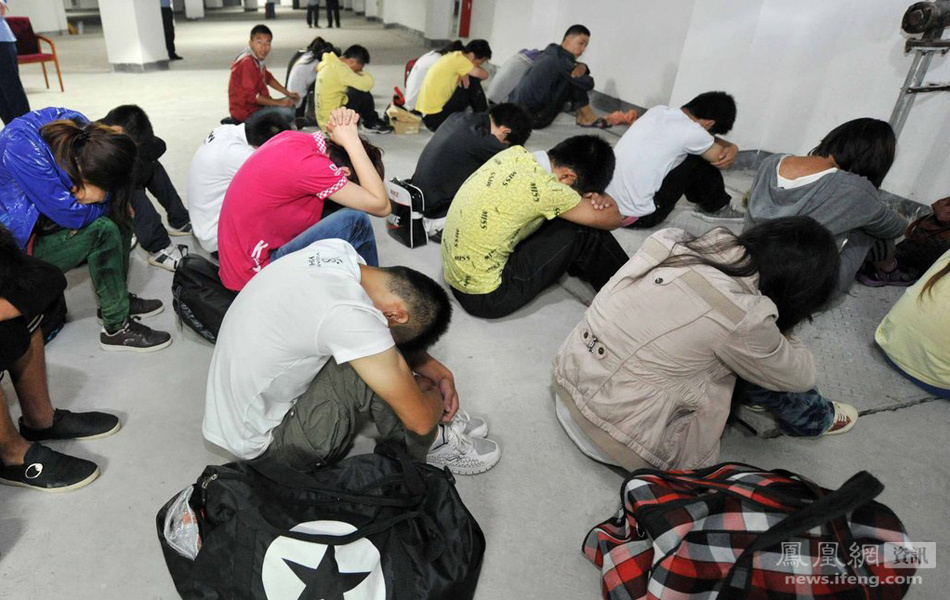 记者偷拍传销窝点:场面太震撼