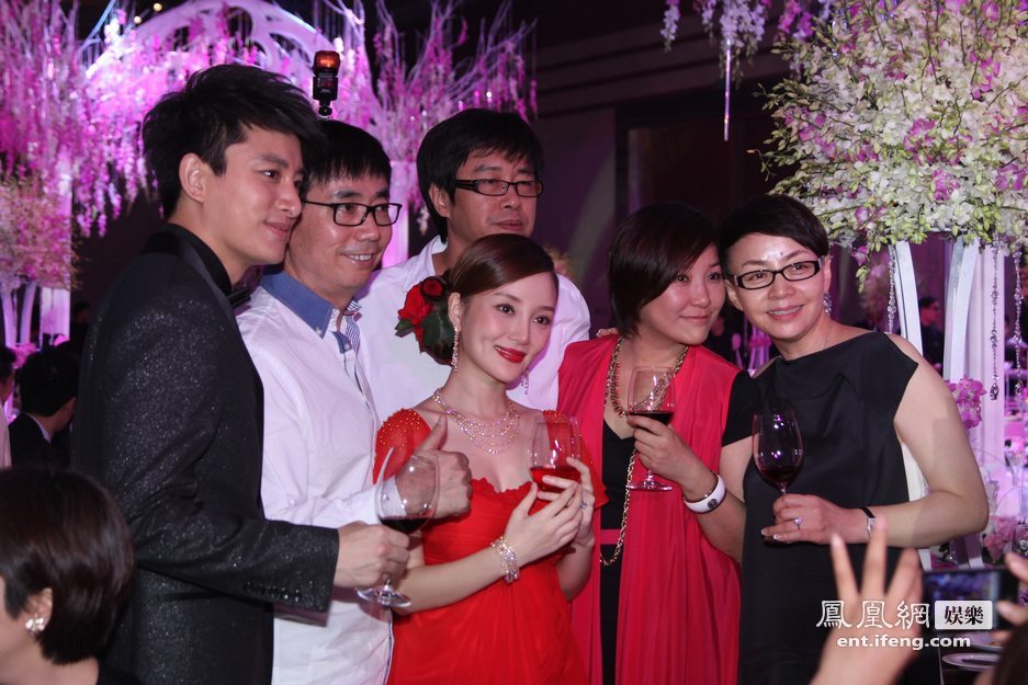 直击:李小璐贾乃亮大婚内场[高清大图]