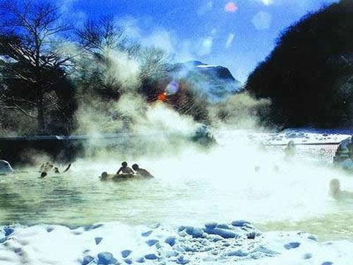 毕节倒天河风景区内发现了一个天然的温泉